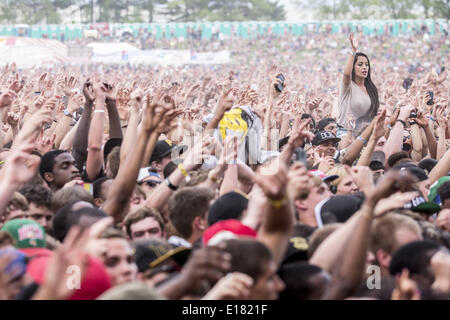 Shakopee, Minnesota, USA. 25. Mai 2014. Fans genießen 2014 Soundset Musikfestival in Shakopee, Minnesota Credit: Daniel DeSlover/ZUMAPRESS.com/Alamy Live News Stockfoto