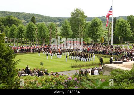 Französischen und amerikanischen Marines und Würdenträger teilnehmen in einer Zeremonie zum 96. Jahrestag der historischen Schlacht von Belleau Wood und Gedenktag am Aisne-Marne American Cemetery 24. Mai 2014 in Belleau, Frankreich. Stockfoto