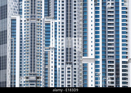 Viele Wohnungen im neuen Hochhaus Wohntürme in Business Bay Bezirk Dubai Vereinigte Arabische Emirate Stockfoto