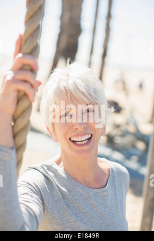 Porträt von enthusiastischen senior Frau Stockfoto
