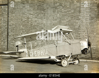 Die Gloster Gannet war ein auf britischen Trägerflugzeugen basierendes Anti-U-Boot-Flugzeug, das Mitte des 20. Jahrhunderts von der Royal Navy eingesetzt wurde. Es war ein markantes Flugzeug mit einem einzigartigen Doppelausleger-Design und Klappflügeln für die Lagerung von Trägern. Stockfoto