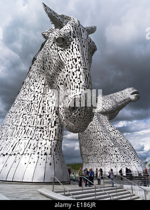 dh Helix Park Kelpies Statuen FALKIRK STIRLINGSHIRE die Helix Monuments to Horse Power Skulptur von Andy Scott Modern scotland Stockfoto