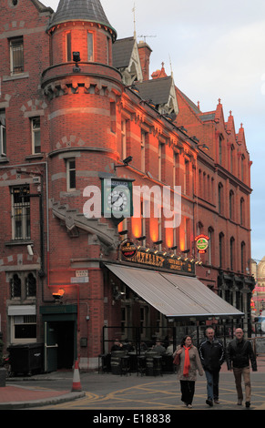 Irland, Dublin, Brüssel Cafébar, Straßenszene, Nachtleben, Stockfoto