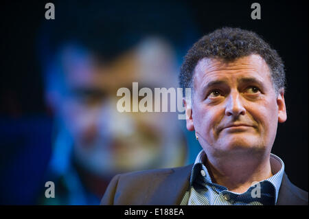 Steven Moffat Drehbuchautor spricht über seine Arbeit auf Dr, & Sherlock bei Hay Festival 2014 Hay-on-Wye Wales UK © Jeff Morgan Stockfoto