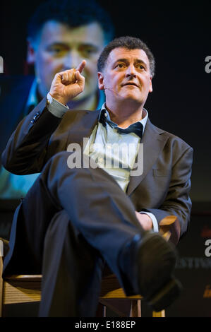 Steven Moffat Drehbuchautor spricht über seine Arbeit auf Dr, & Sherlock bei Hay Festival 2014 Hay-on-Wye Wales UK © Jeff Morgan Stockfoto