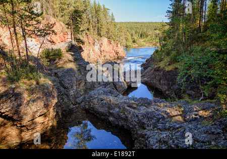 Fluss und Teiche im Oulanka National Park in Finnland. Stockfoto