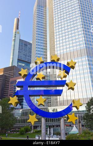 Euro-Zeichen in Frankfurt, Deutschland Stockfoto