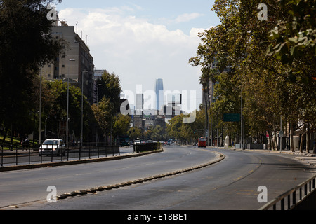 Avenida Libertador general Bernardo O'higgins Innenstadt von Santiago Chile mit Blick auf Providencia und grand Torre