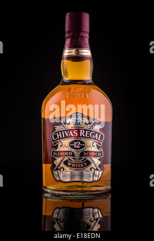 Chivas Regal Whisky Flasche. Stockfoto