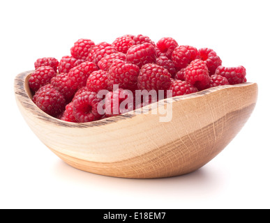 Himbeeren in Holzschale isoliert auf weißem Hintergrund Ausschnitt Stockfoto