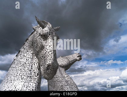 dh Helix Park FALKIRK STIRLINGSHIRE Kelpies Statuen Skulptur The Helix Denkmäler, Horse Power von Andy Scott Stockfoto