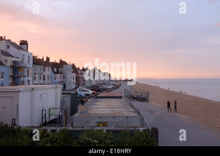 Ein Blick Strand Nordstraße bei Sonnenuntergang, Deal, Kent UK Stockfoto