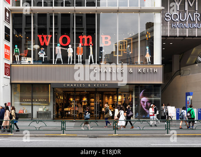 Charles und Keith und Gebärmutter Mode Bekleidungsgeschäfte in YM Square, Harajuku, Tokio, Japan. Stockfoto