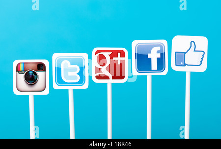 Eine Sammlung von bekannten social-Media-Marken auf Papier gedruckt und auf Kunststoffschilder Stockfoto
