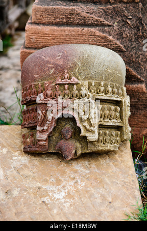 Sarnath Deer Park, buddhistisches Zentrum des Lernens, Dhamekh Stupa gebaut vom Mayryan Kaiser, in der Nähe von Varanasi, Benares, Uttar Pradesh, Indien Stockfoto