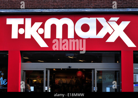 Eine Nahaufnahme von TKmaxx, Hammersmith, London, UK Stockfoto