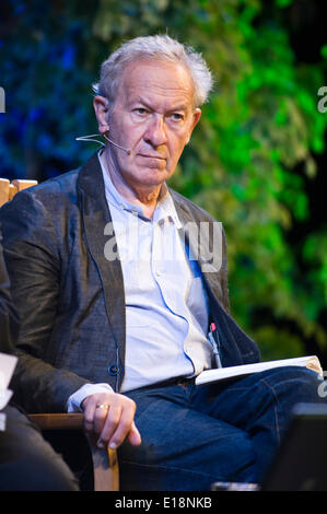 Heu auf Wye Wales UK Dienstag, 27. Mai 2014 Simon Schama bei Barbara Wintons Vorstellung ihres Buches über das Leben von ihr Vater Sir Nicholas Winton am Tag 6 der Hay Festival 2014 Hay on Wye Powys Wales UK Credit: Jeff Morgan/Alamy Live News Stockfoto