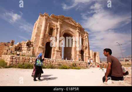 Hadrians Bogen Ruinen der römischen Stadt Gerasa in der Nähe von Jerash, Jordanien Stockfoto