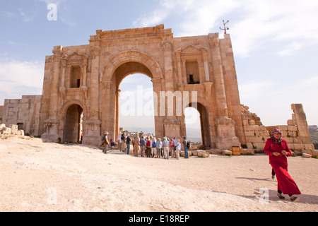 Hadrians Bogen Ruinen der römischen Stadt Gerasa in der Nähe von Jerash, Jordanien Stockfoto