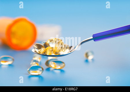 Kapseln mit Omega-3-vitamin Stockfoto