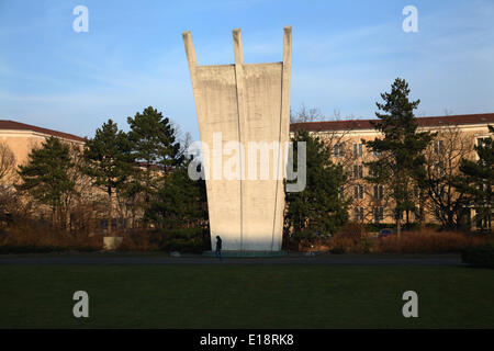 Das Denkmal für die Berliner Airbridge wird am ehemaligen Flughafen Tempelhof in Berlin am 3. März 2014 gesehen. Foto: Wolfram Steinberg dpa Stockfoto