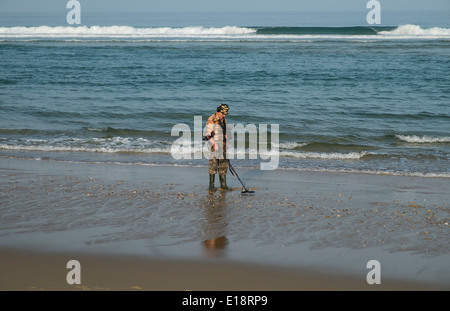 Treasure Hunter am Strand Stockfoto