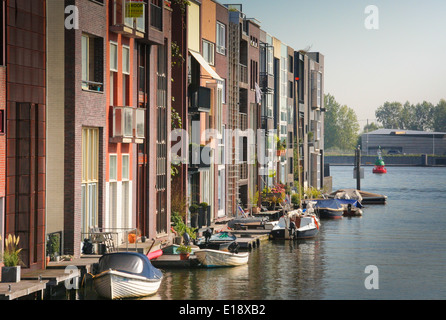 Zeile selbst bauen Grachtenhäusern in Borneo Insel Amsterdam Stockfoto