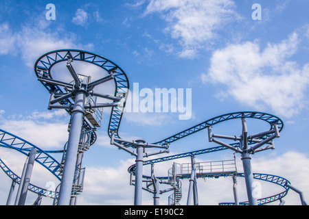 Cobra Achterbahnfahrt an Paultons Park, Southampton, England, Vereinigtes Königreich. Stockfoto