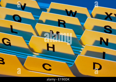 Trennkarten sterben Eines Alphabetischen Register in Einer Karteikarten-Box Stockfoto