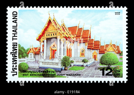 Thailand - Circa 2002: Eine Thai Briefmarke gedruckt in Thailand mit einem traditionellen thailändischen buddhistischen Tempel Stockfoto