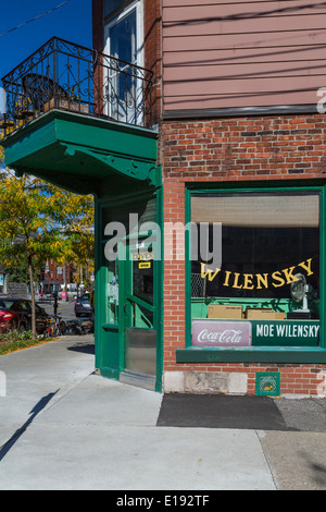 Die berühmten leichtes Mittagessen Shop und Restaurant Wilensky in Montreal, Quebec, Kanada. Stockfoto