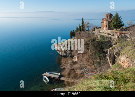 Ansicht des Ohrid-Sees mit Kirche des Hl. Johannes bei Kaneo, Republik von Mazedonien (FYROM) Stockfoto