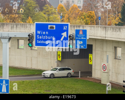 Österreich, Linz, Stadtautobahn. Tunnel F¸r L‰rmberuhigung bin Bindermichel Auf Autobahn A7. Stockfoto