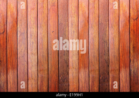 Holzwand Hintergrund gemacht mit senkrechten Brettern aus Hartholz Stockfoto