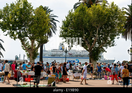 Europa, Frankreich, Haute-Corse. Bastia. Flohmarkttag auf dem Place Saint Nicolas Stockfoto