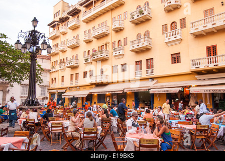 Restaurant in der Plaza de Santo Domingo, Cartagena de Indias, Kolumbien Stockfoto