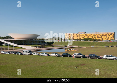 Blick auf die National Congress Gebäude Brasilia Brasilien stehen entlang der Esplanada Dos Ministérios - Ministerium Boulevard Stockfoto