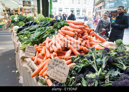 Gemüse stall im Borough Market, London, England, UK Stockfoto