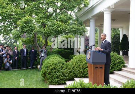 Washington, DC, USA. 27. Mai 2014. US-Präsident Barack Obama spricht im Rose Garden des weißen Hauses in Washington, DC, USA, 27. Mai 2014. USA Obama sagte am Dienstag, dass er geplant, 9.800 US-Truppen in Afghanistan über 2014 hinaus zu verlassen. Bildnachweis: Yin Bogu/Xinhua/Alamy Live-Nachrichten Stockfoto