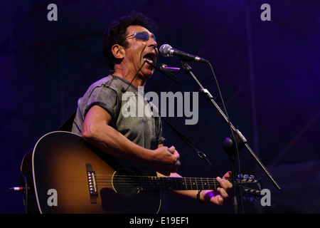 Italienischer Sänger und Songwriter Edoardo Bennato Durchführung im Jahr 2011 Stockfoto