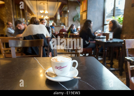 Café Comercial auf der Glorieta de Bilbao, Madrid, Spanien Stockfoto