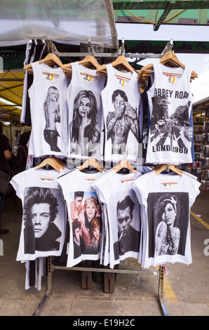 Gedruckt Promi-T-Shirts zum Verkauf zum Verkauf in Camden Market, London, England, UK Stockfoto