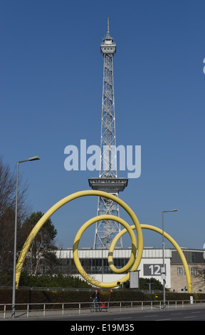 Kunstwerk Ursula Sax ´Looping 1992´, Funkturm, Messedamm, Charlottenburg, Berlin, Deutschland Stockfoto