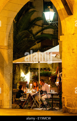 Europa. Frankreich. Corse-du-Sud (2A), Bonifacio. Pärchen, die im Restaurant zu Abend essen Stockfoto