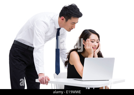 Büroangestellte mit Schwierigkeiten stecken Stockfoto