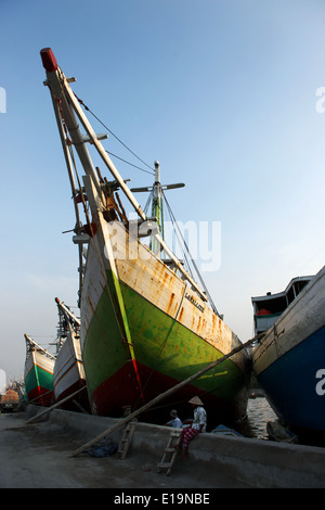 Sunda Kelapa, der geschäftigen Schoner aus Holz von Jakarta. Stockfoto