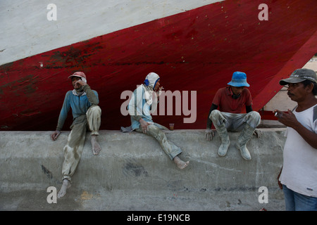 Sunda Kelapa, der geschäftigen Schoner aus Holz von Jakarta. Stockfoto