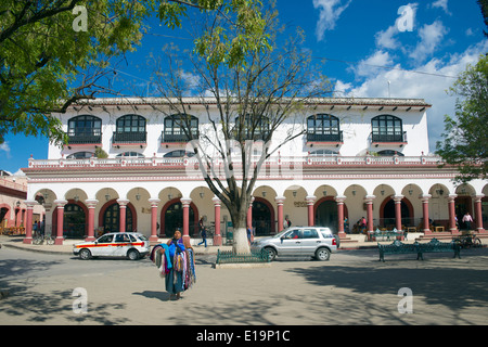 Kolonialarchitektur Plaza 31 Marzo San Cristobal de Las Casas, Chiapas Mexiko Stockfoto