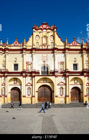 Fassade aus dem 16. Jahrhundert San Cristobal Kathedrale San Cristobal de Las Casas Chiapas-Mexiko Stockfoto