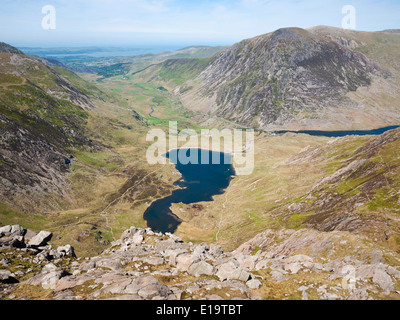 Stift-yr Ole Wen erhebt sich über Llyn Idwal und Nant Ffrancon Tal - Snowdonia Stockfoto